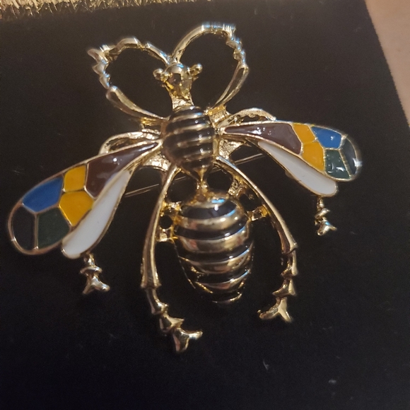 New Beautiful Enamel Wasp/Bee Brooch - Picture 2 of 7
